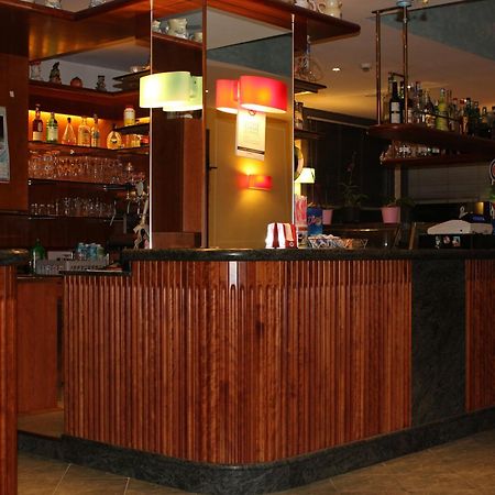 Hotel La Fenice Lignano Sabbiadoro Bagian luar foto