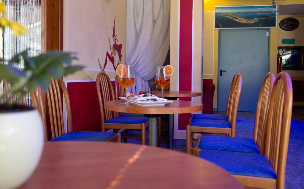 Hotel La Fenice Lignano Sabbiadoro Bagian luar foto
