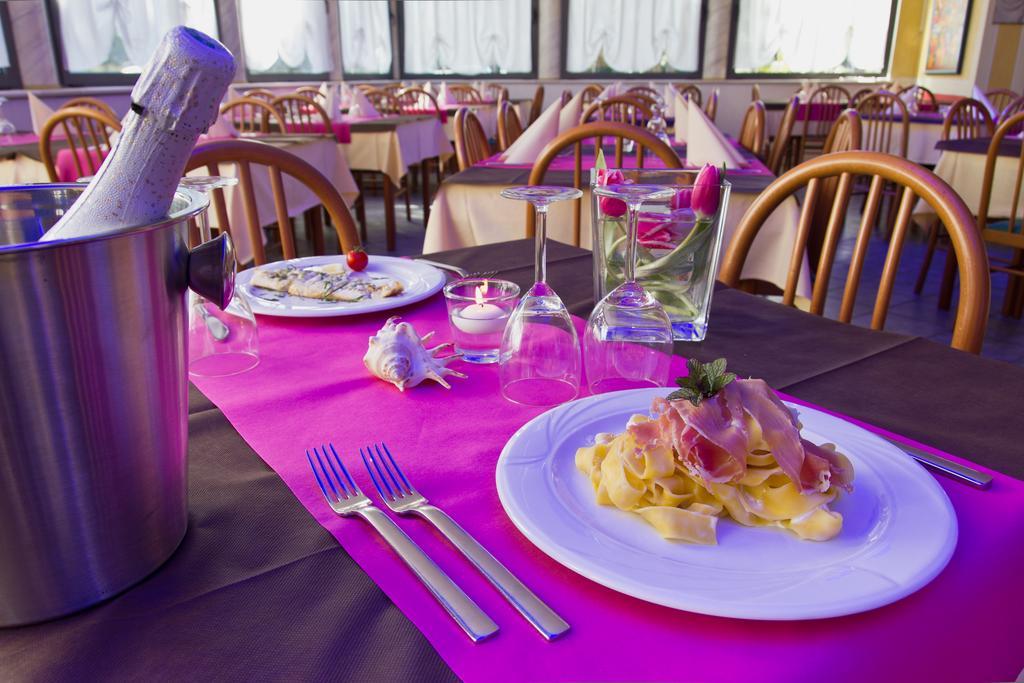 Hotel La Fenice Lignano Sabbiadoro Bagian luar foto