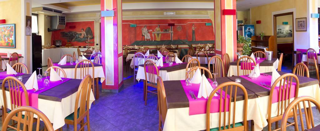 Hotel La Fenice Lignano Sabbiadoro Bagian luar foto