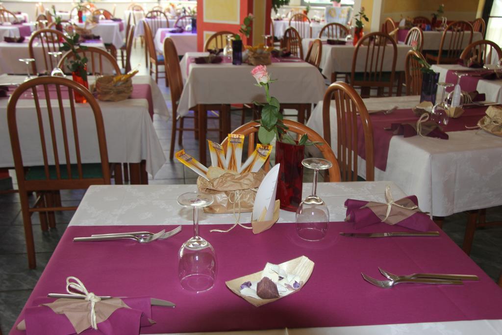 Hotel La Fenice Lignano Sabbiadoro Bagian luar foto