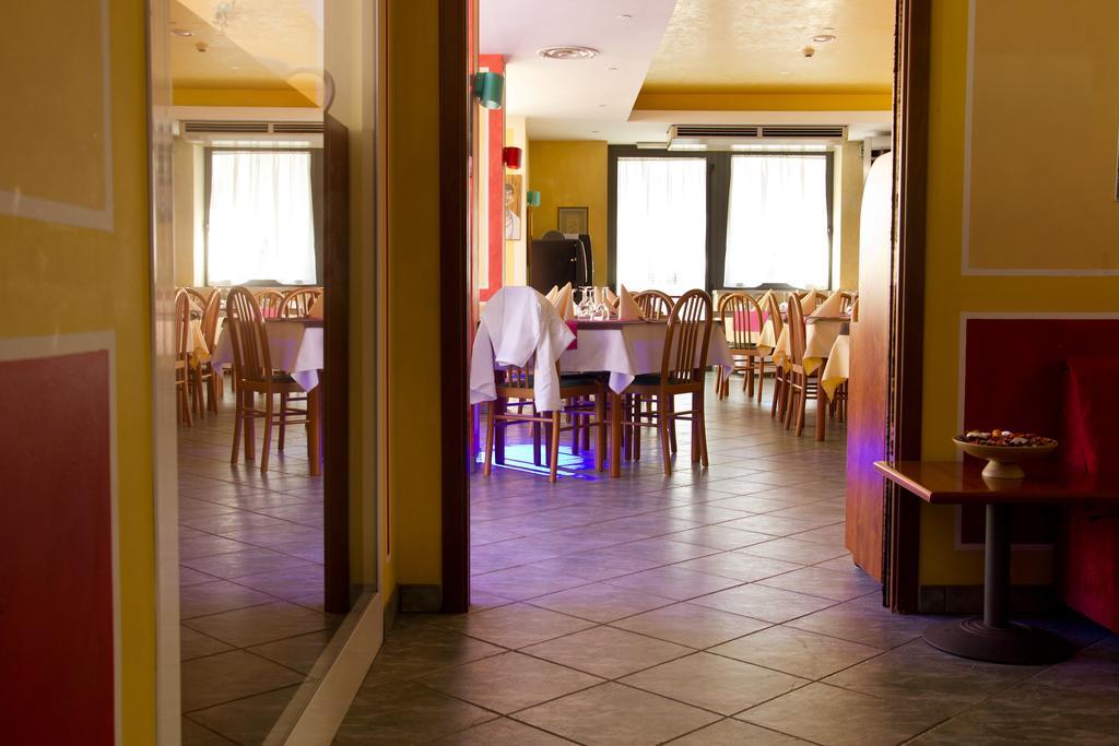 Hotel La Fenice Lignano Sabbiadoro Bagian luar foto