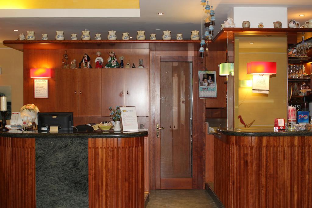 Hotel La Fenice Lignano Sabbiadoro Bagian luar foto