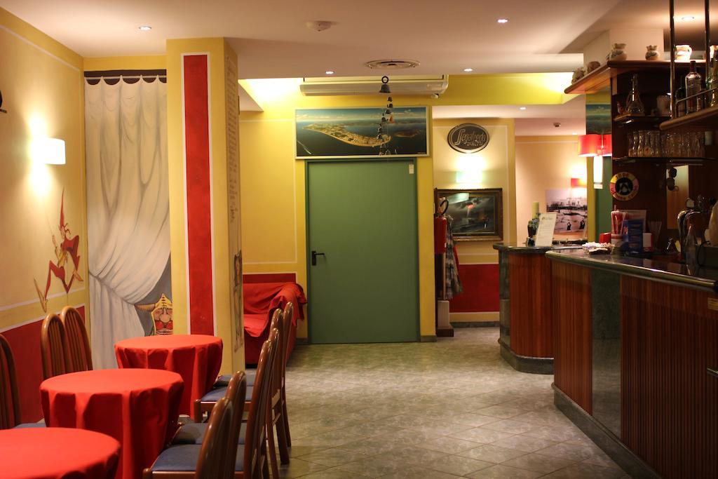 Hotel La Fenice Lignano Sabbiadoro Bagian luar foto