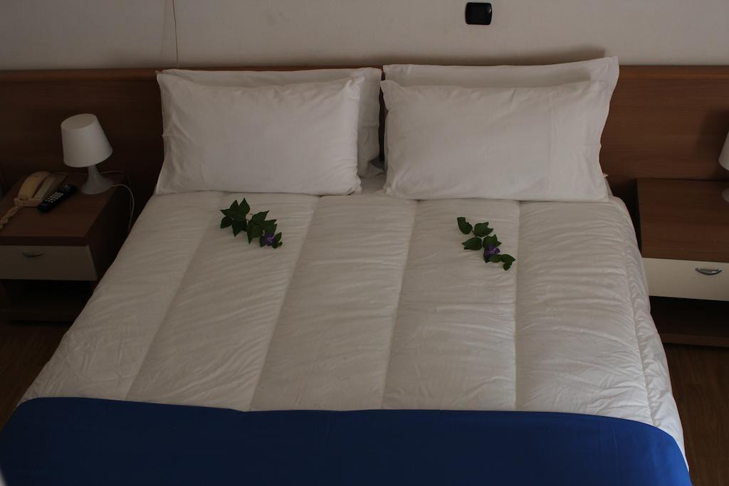 Hotel La Fenice Lignano Sabbiadoro Bagian luar foto